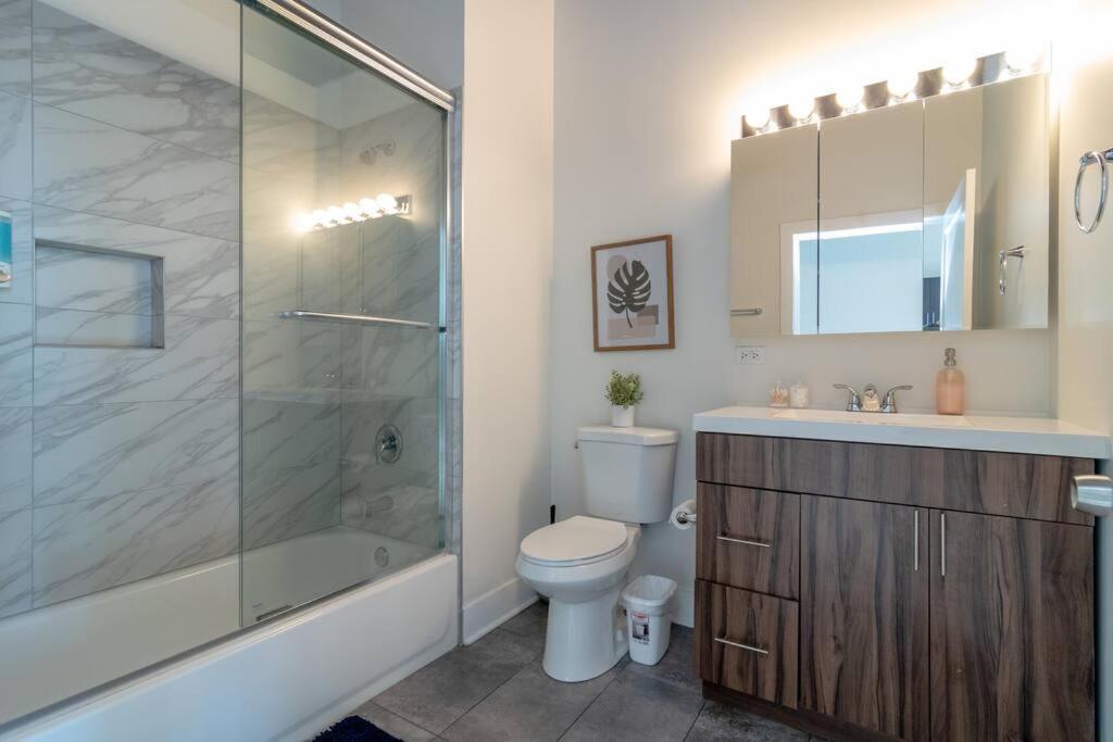 Mccormick Place 2Br Stylish Suite With Optional Parking And Gym For Up To 8 Guests Near Soldier Field And Grant Park Chicago Exterior photo